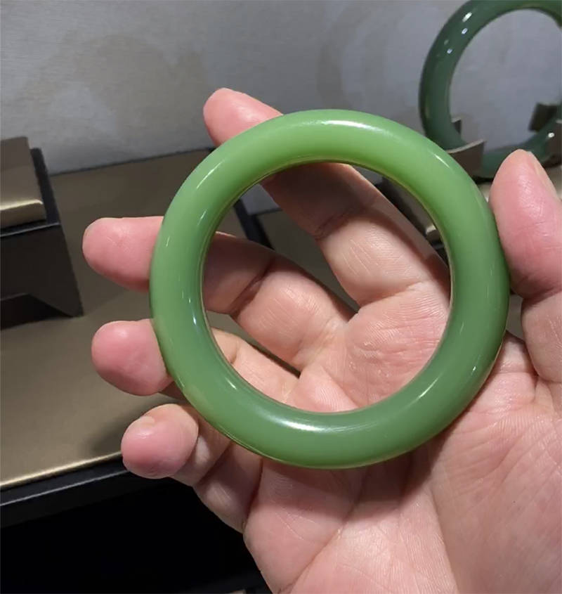 一张新和田玉碧玉价格走势图，克价两万的碧玉什么样？
