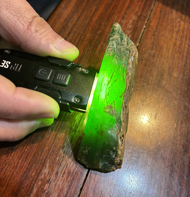 一张新和田玉碧玉价格走势图，克价两万的碧玉什么样？