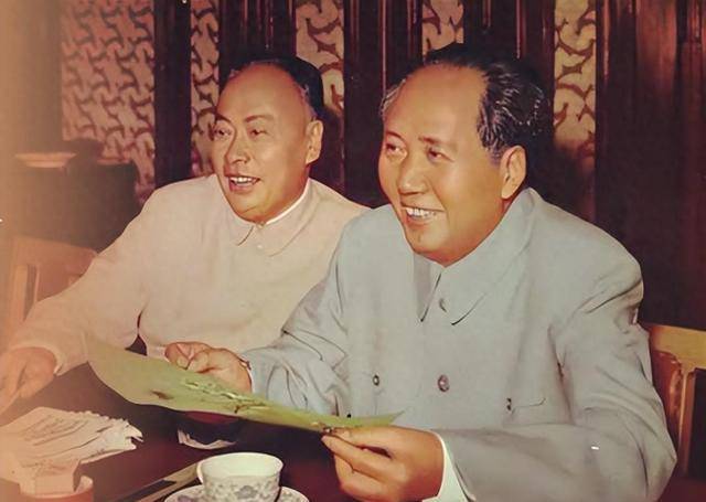 陈毅和毛主席都写诗，谁写得更好一点？周恩来：陈毅主要是写得快