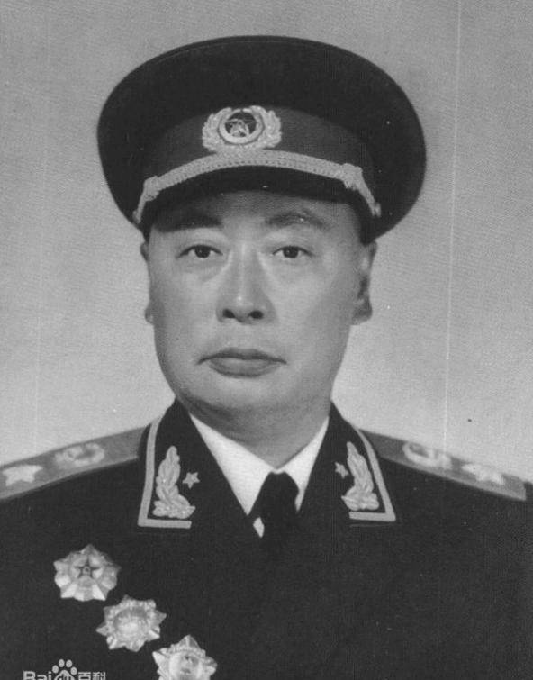 陈毅和毛主席都写诗，谁写得更好一点？周恩来：陈毅主要是写得快