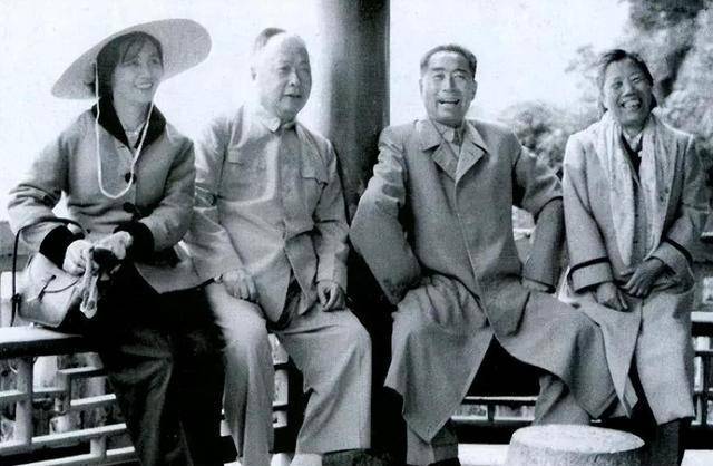 陈毅和毛主席都写诗，谁写得更好一点？周恩来：陈毅主要是写得快