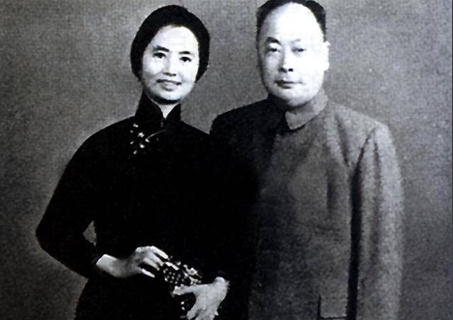 陈毅和毛主席都写诗，谁写得更好一点？周恩来：陈毅主要是写得快