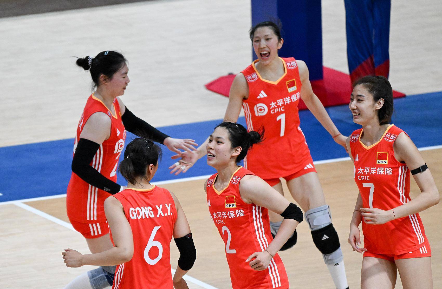 中国女排世界排名升至第四，意大利三度问鼎世联赛