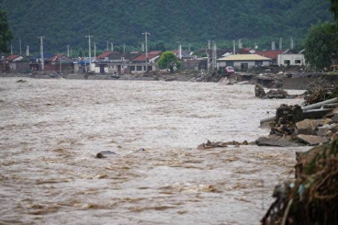 河北极端特大暴雨 河南却严重干旱 气候系统出了啥问题？